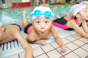 新潟市西区 スイミングスクール 笑顔の子どもたち集合写真