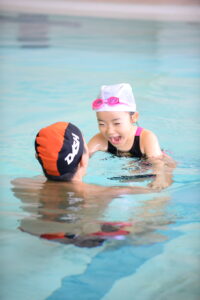 新潟市西区 ダッシュスイミングスクール コーチ 指導 子ども 笑顔
